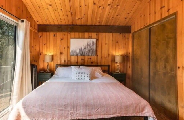Cedar-Mountain Cabin minutes away from Big Bear!