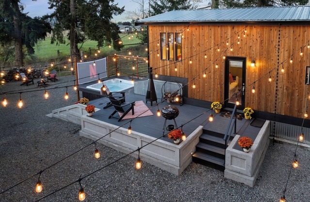 Cedar & Sage Hideaway with Hot Tub, Cinema & Fire Pit