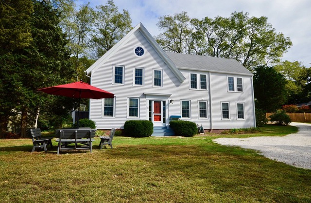Cedardown - Centrally Located Wellfleet 5 Bedroom with AC