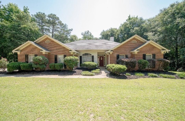 Celebrate your soldier's graduation in style and comfort 10 minutes to Ft. Moore