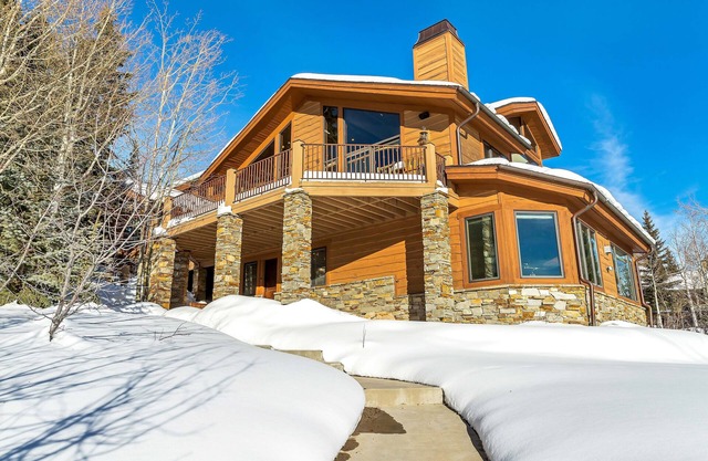 Centennial Five Bedroom Home by RedAwning