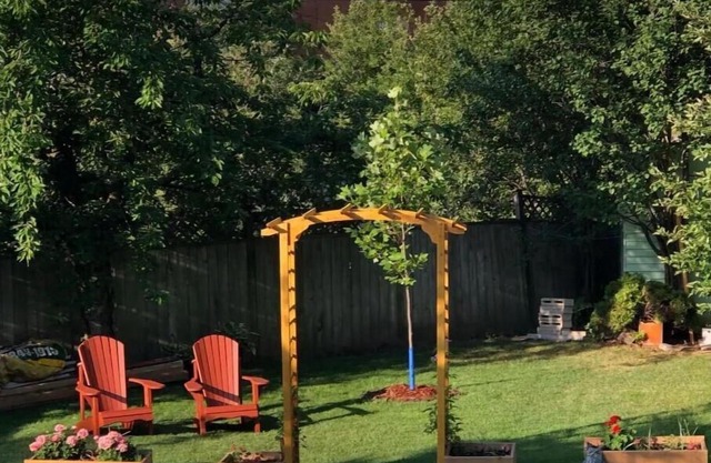 Center Erin Mills Apartment