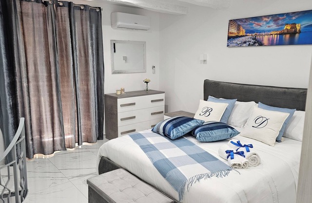 Centrally located near the sea, capri, station for sorrento, Pompeii,Vesuvius