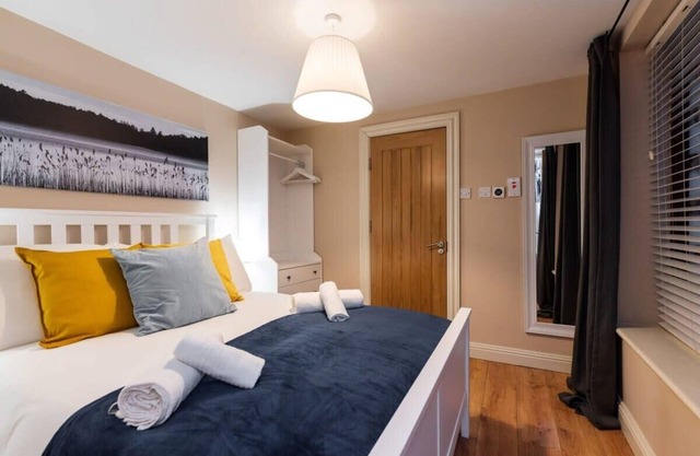 Central 1bedroom flat with small patio & fast WIFI