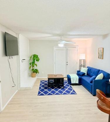 Central 1BR Retreat by Hospital and tollway