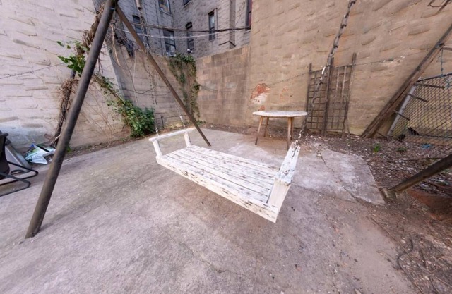 Central & Affordable room in Williamsburg shared house Close to Subway & City!