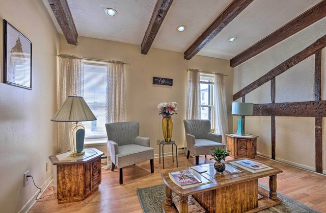 Central Albany Apartment: Walk to State Capitol!