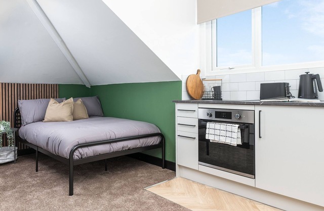 Central and Warm Studio Apartment | Free Parking