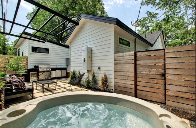 Central Austin Bungalow w/ Hot Tub & Detached Studio