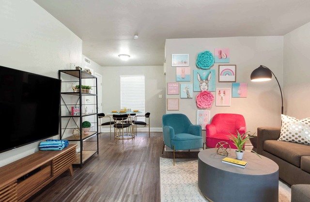 Central Austin Condo! | Sleeps 5! | Near Downtown!