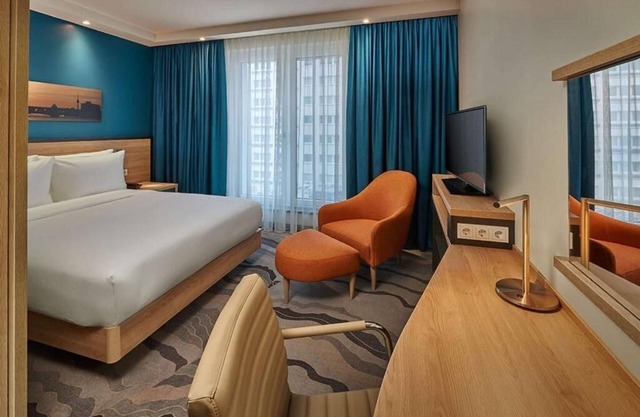 Central Berlin Stay: 3 City View Units | Walk to Alexanderplatz & Iconic Sights