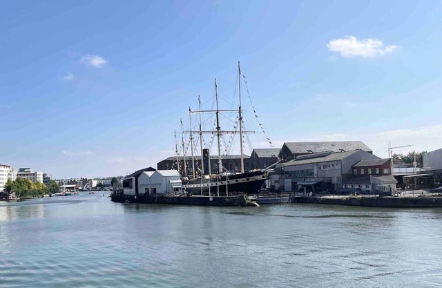 Central Bristol townhouse with harbour views.