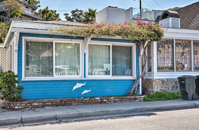 Central Catalina Cottage Walk to Ferry and Eateries