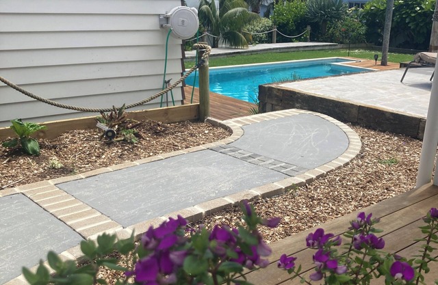 Central City Pool House with Parking. Pet Friendly. Walk to Eden Park Cafes Bars