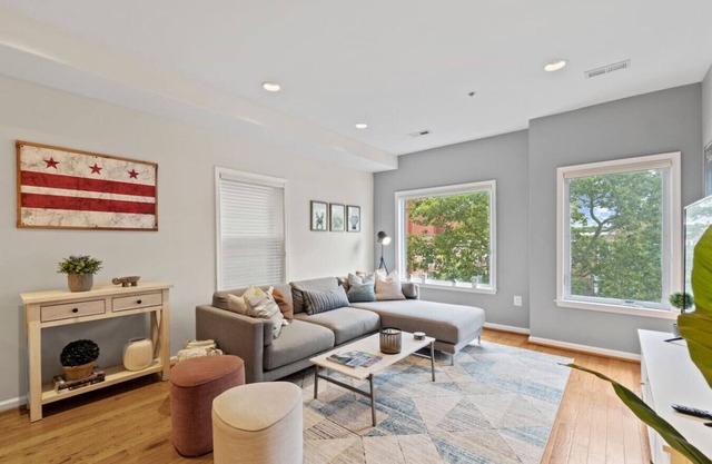 Central Conv Ctr | Luxury In-Law Suite by DCottage