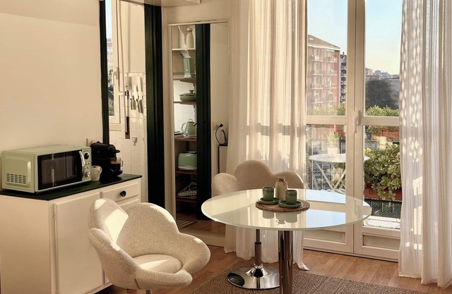 Central Cozy Green Studio, Steps from Dergano Metro