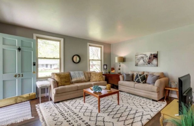 Central Duplex Pet Friendly Walkable Coffee Spots