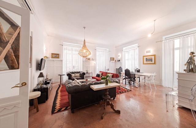 Central Elegant Spacious Apartment in Baixa 107