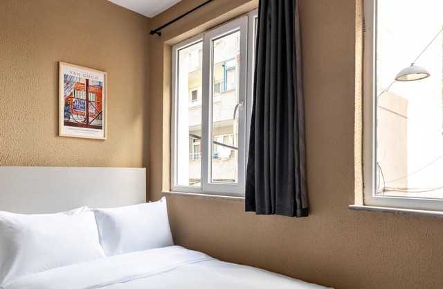 Central, Furnished Studio 5 min to Coast in Fatih