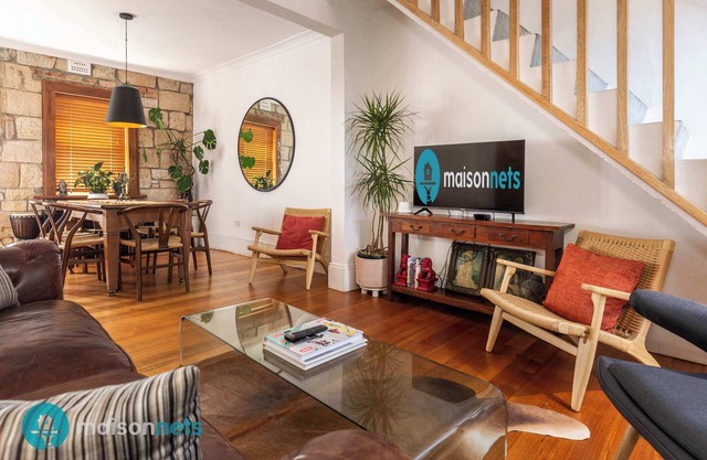 Central Historic Sydney Cottage with Courtyard