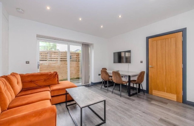 Central Hove 3 Bedroom Flat BN340AWIL