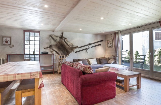 Central Location, Walk to Shops, Close to Ski Lifts, Garage Included