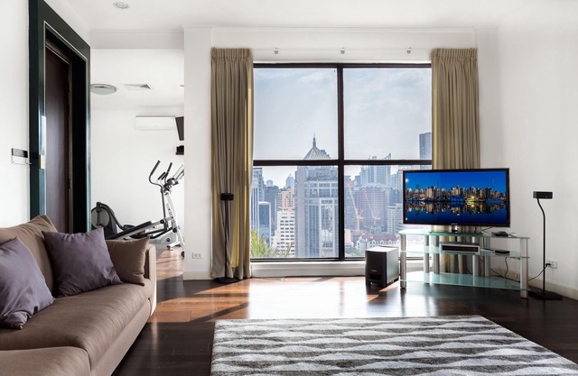 Central Penthouse - Large & Charming