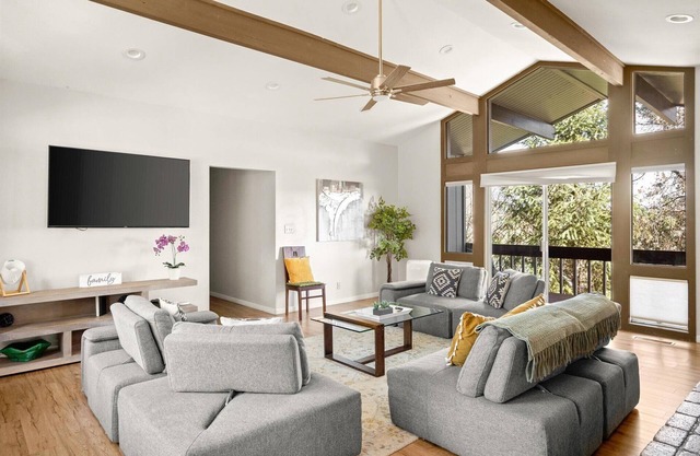 Central pet-friendly, upper-level duplex with views, near shopping and more!