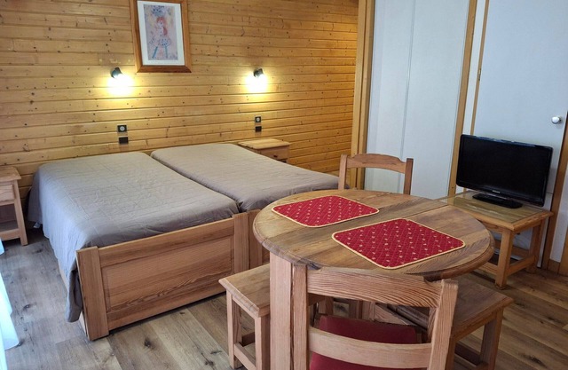 Central studio in Brides-Les-Bains with parking, wifi, pets allowed