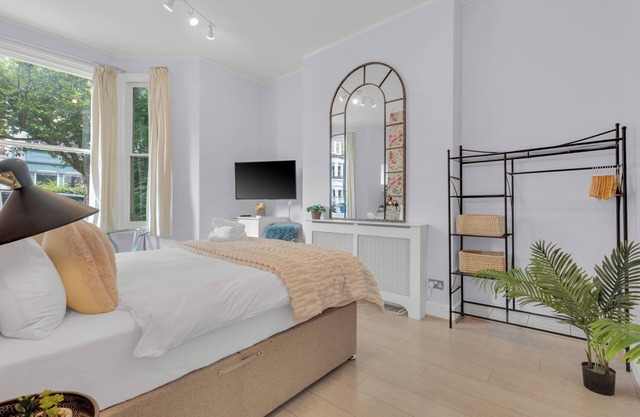 Central Studio in Lena Gardens Hammersmith by MySquare