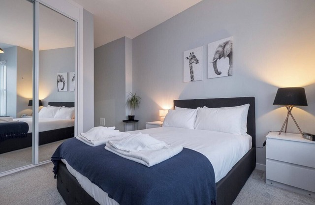 Central stylish one bed apartment by the Sea sleeps up to 4 people