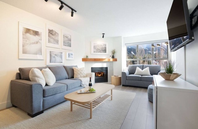 Central, Stylish 2BR/2BA w/HT & Parking