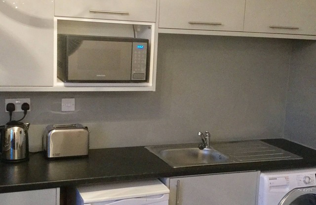 Central Stylish Townhouse 3 separate flats in single block for upto 10 people