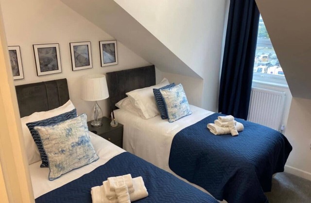 Central Watford 2BR Apartment | Space, Comfort & Great Location | Sleeps 4