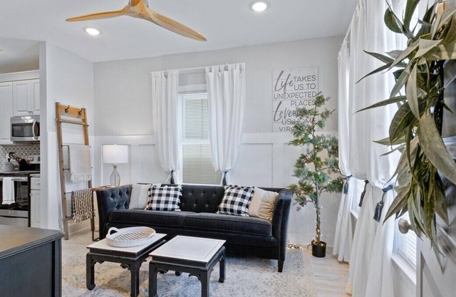 Centrally located downtown 1/1, perfect for traveling workers