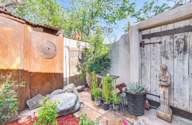 Centrally Located Santa Fe Studio Near Town!