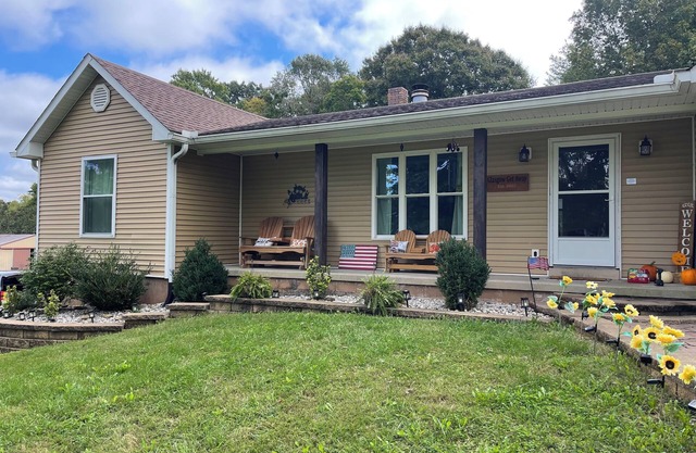 Centrally located to Bowling Green and Mammoth Caves, Kentucky Down Under.