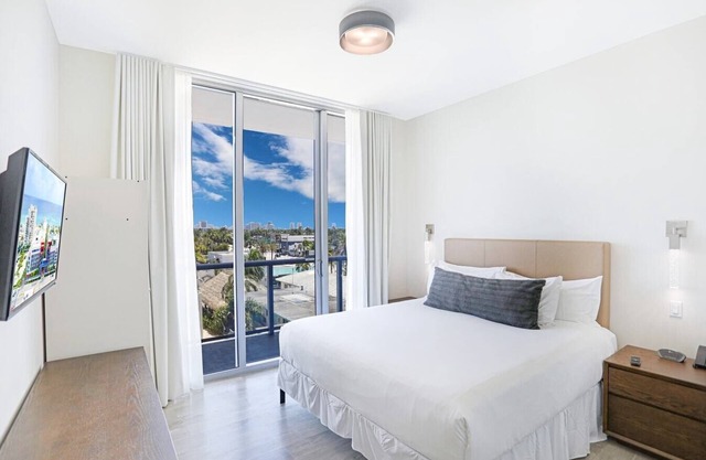 CH Luxury Spacious Beach Condo | Ocean Breeze-CS40