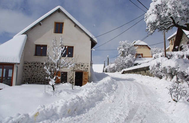 CHABOTTES HAUTES-ALPES gite T4 in country house