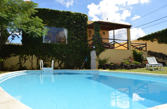 Chalet La Alpispa with private pool in Las Palmas.
