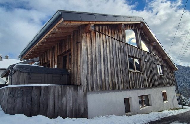 Chalet Abeille 12 Guests Hot Tub Free Ski Bus