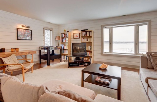 Chalet au bord du lac Aylmer