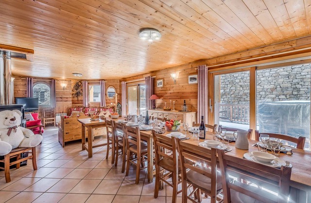 Chalet avec Jacuzzi, 6 chambres, 6 salles de bain à 100m des pistes à Tignes