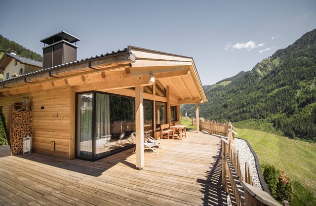 Chalet 'Berg' with Mountain View, Private Terrace and Wi-Fi