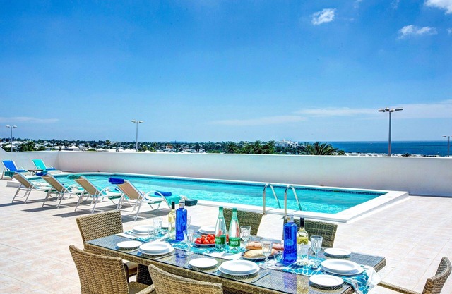 Chalet Casa Paula with Sea and Mountain View, Pool, Garden & Wi-Fi