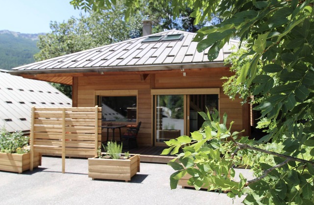 Chalet "Charmant Petit Individuel" with Private Terrace & Wi-Fi