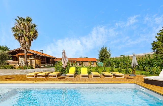 Chalet "Do Vale" with Shared Pool, Private Terrace & Wi-Fi