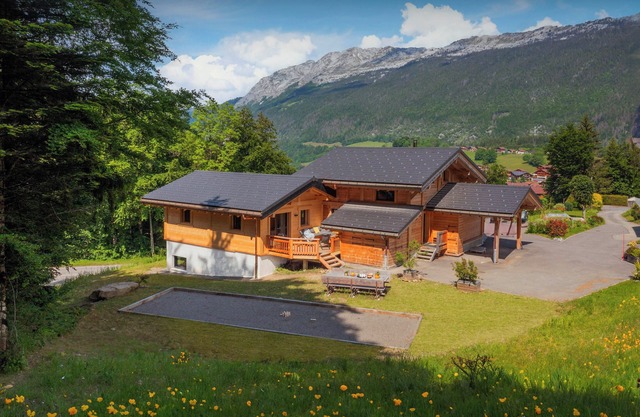 Chalet Elomaz for 14 (13 adults max) La Clusaz, indoor pool - OVO Network