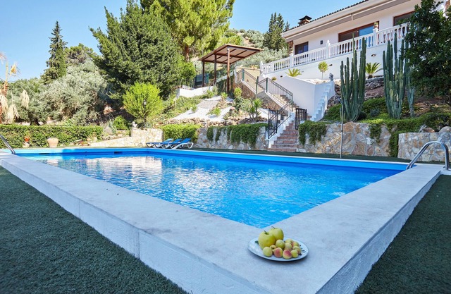 Chalet 'Villa Ibáñez' with Lake Views and Air Conditioning