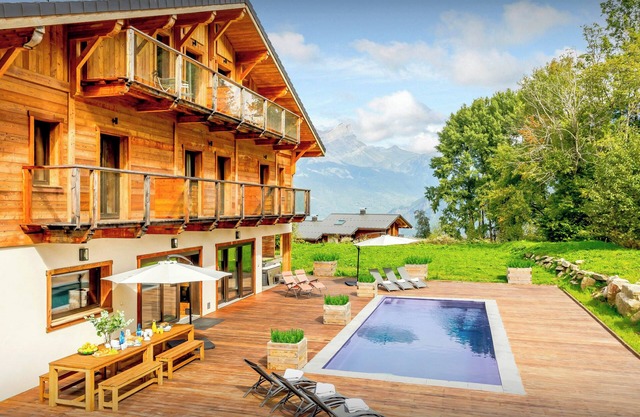 Chalet Woodman - alpine base for 14, spa and summer pool - OVO Network